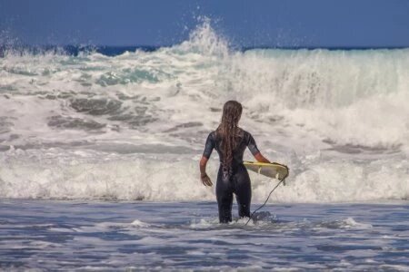 surf maillot planche